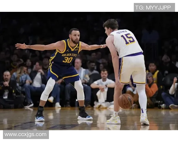 勇士与湖人激战正酣主直播精彩瞬间回顾与分析 勇士与湖人激战正酣主直播精彩瞬间回顾与分析