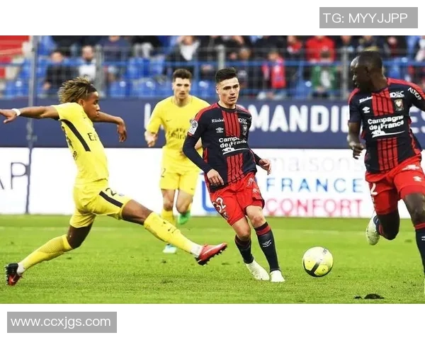 圣保罗与弗卢米对决前瞻分析双方实力与战术博弈的精彩碰撞