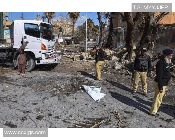 贝西与里昂首回合激战回顾双方表现及战术分析