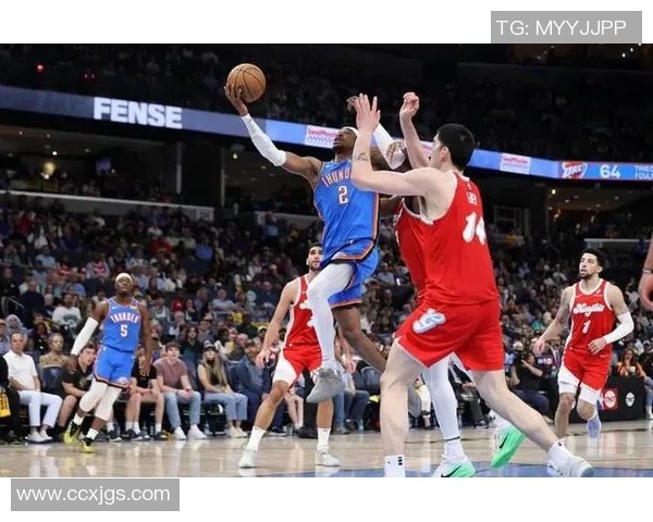 勇士与雷霆激战正酣视频直播带你感受篮球魅力与激情瞬间